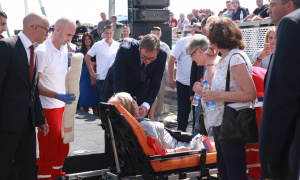 Slomila nogu na otvaranju Žeželjevog mosta, Vučić odmah pritrčao u pomoć (FOTO)