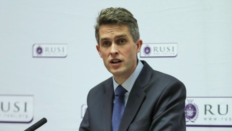 Smenjen britanski ministar odbrane zbog slučaja Huavej