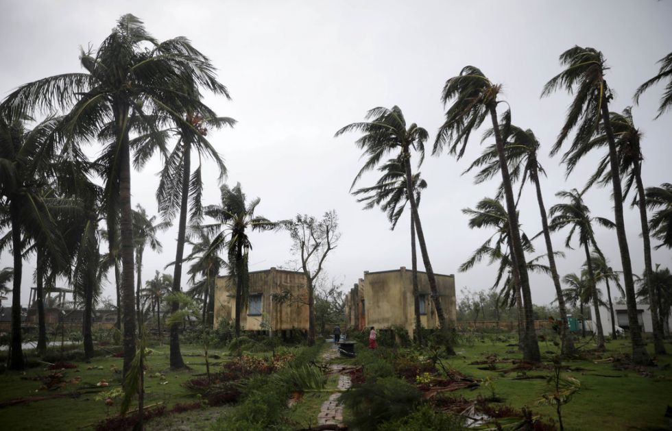 Snažan ciklon ide ka jugu Indije, do sada odneo četiri života