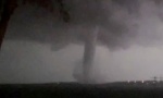 Snažan tornado ostavio desetine hiljada ljudi bez struje, oštećene kuće, tri osobe poginule (FOTO/VIDEO)