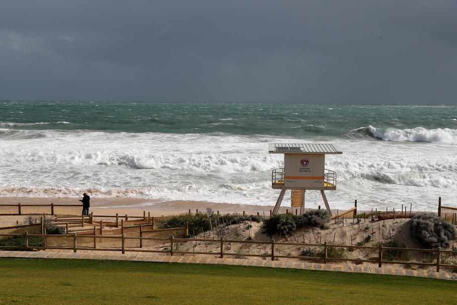 Snažna oluja drugi dan nad Australijom