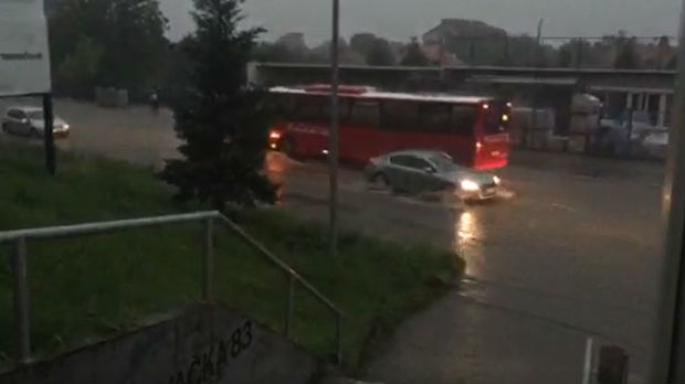 Snažno nevreme u Beogradu, prekid tramvajskog i trolejbuskog saobraćaja
