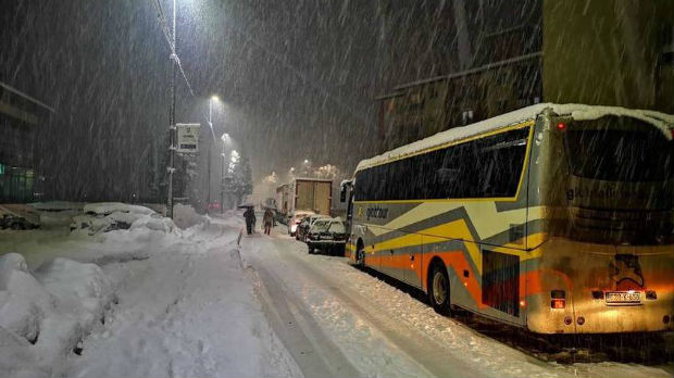Sneg blokirao saobraćaj između Sarajeva i Mostara, jedna osoba preminula