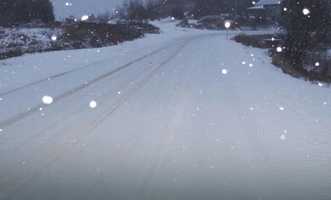 Sneg doneo nevolje na putevima: Zabrana na pravcu Sarajevo-Sokolac, prelaz Deleuša zatvoren!