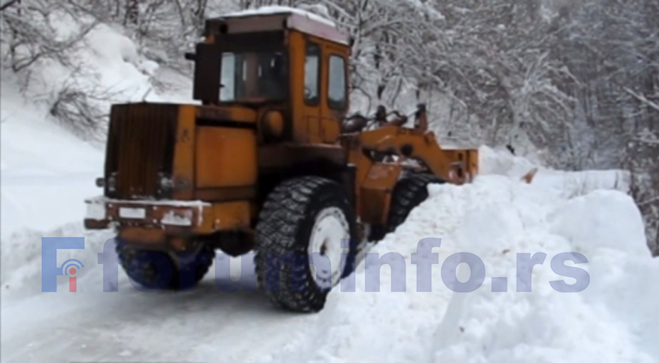 Sneg na lokalnim putevima čistiće firme „Labud plus“ i „Trgošped“
