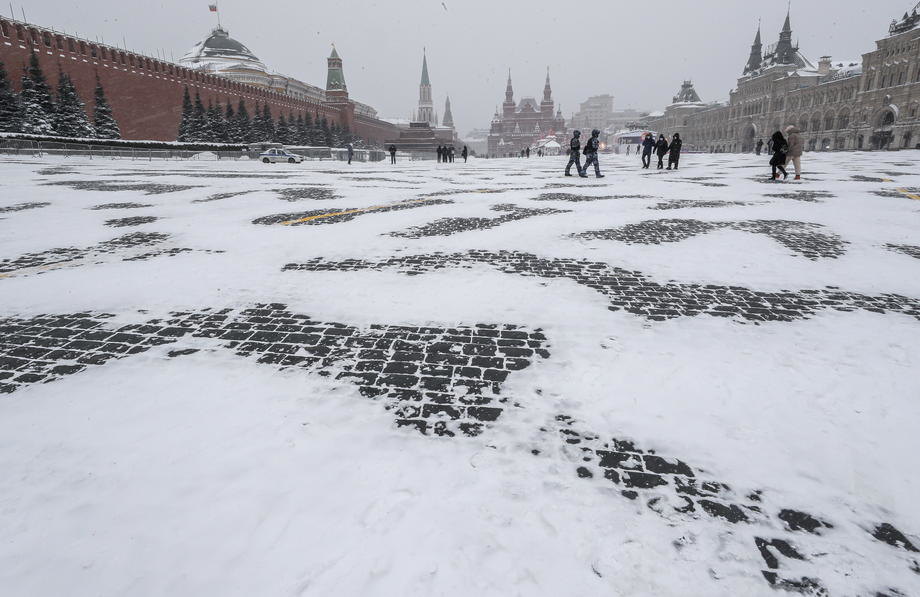 Snežna mećava u Moskvi, 60.000 komunalaca čisti grad