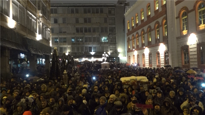 Snežni protest protiv nasilja u centru Beograda