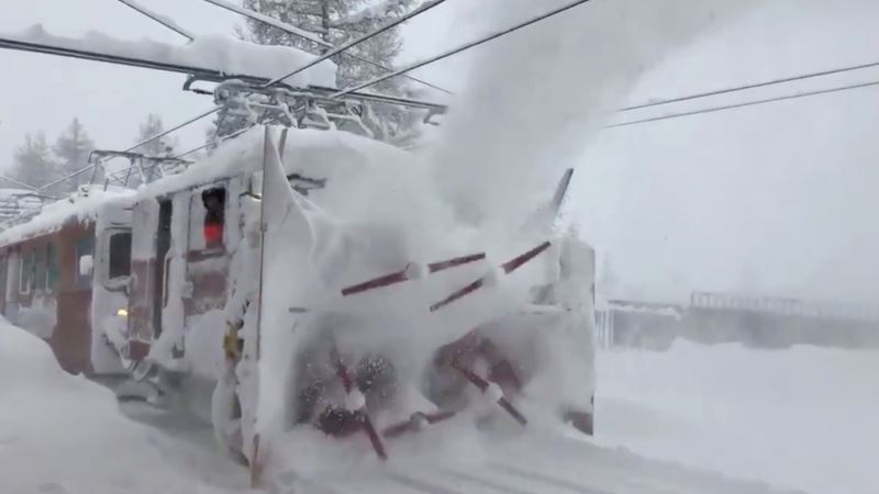 Snijeg ponovo blokirao švicarski turistički centar