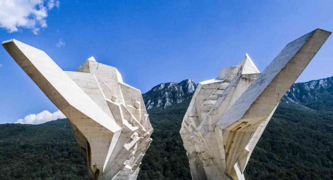 Snimak Tjentišta iz vazduha - spomeniku se vraća stari sjaj