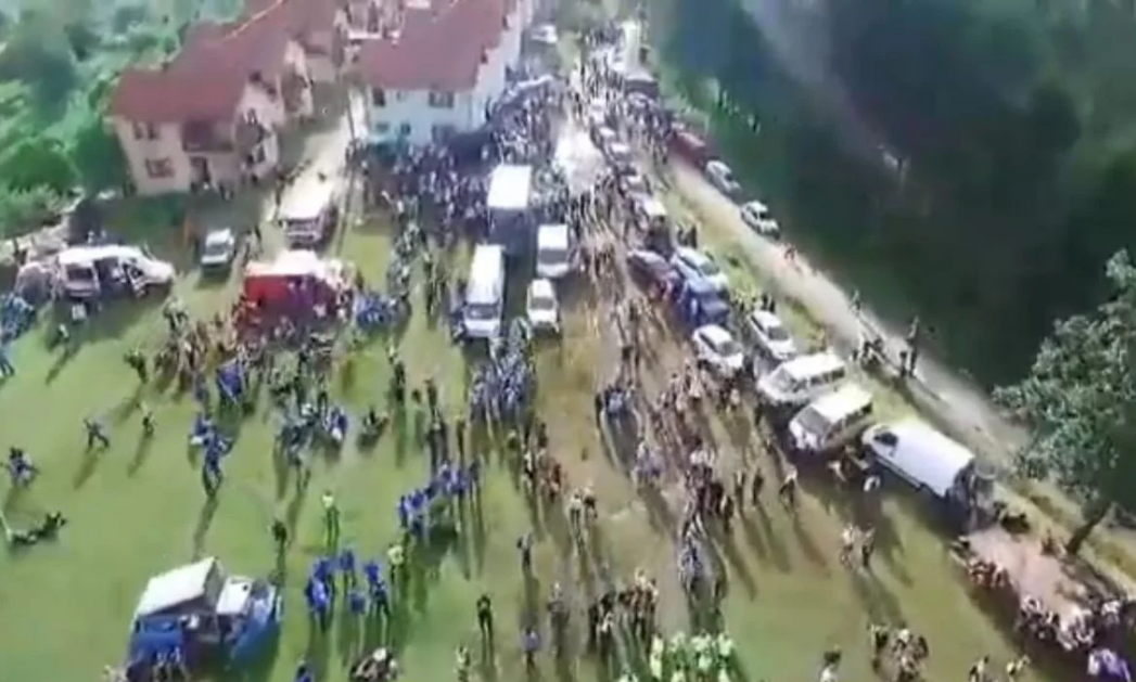 Snimak dronom: Pogledajte kako je hiljade ljudi iz Nezuka krenulo na Marš mira