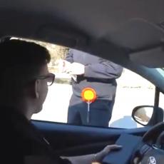 Snimak iz Trebinja postao HIT na društvenim mrežama: Turistu zaustavio policajac, usledio ŠOK DIJALOG (VIDEO)