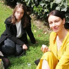 Snimak iz doma Ćetković-Mićalović: Sloboda pored glume ima dva maestralna talenta, a ćerke Vera i Mila su dobre koliko i majka
