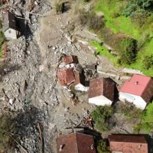 Snimak iz sela Zlate u kom je poginula trudnica ledi krv u žilama: Poplava i klizište ga zbrisali sa lica zemlje (VIDEO)