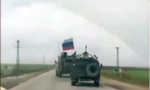 Snimljen opasan incident u Siriji: Američko oklopno vozilo izguralo Ruse sa puta (VIDEO)