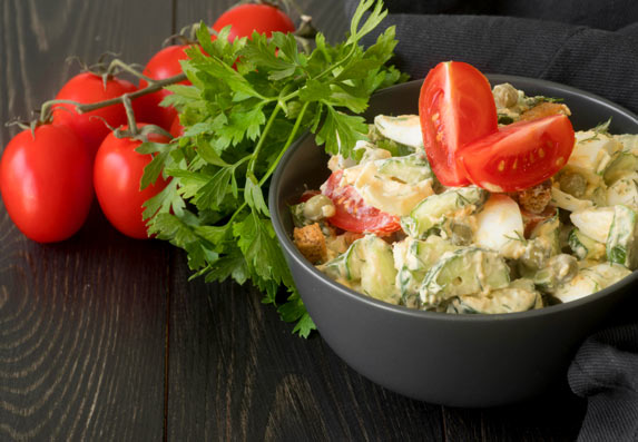 Sočna krompir salata! Možete je koristiti imkao glavno jelo! (RECEPT)