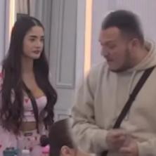 Šok scena, kakvo poniženje mu je priredila: Anđela skočila kao oparena - brani Peju od Gastoza, on pozeleneo (VIDEO)