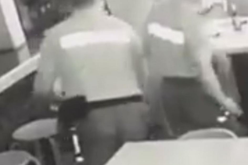 Šok snimak iz Novog Pazara osvanuo na fejsbuku: Trenutak kada policajac pesnicama udara Edina Hadžovića snimile sigurnosne kamere?! (VIDEO)