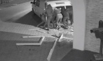 Šokantan SNIMAK pljačke u Gračanici: Evo kako su razbojnici iščupali TONU težak BANKOMAT, pa pobegli (VIDEO)