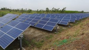 Solarni paneli iznad irigacionih kanala u Indiji – dvostruka korist