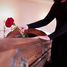 Sonja je preminula, a kada je došao dan sahrane usledio je VELEOBRT - porodica nije mogla da veruje šta vidi u kovčegu