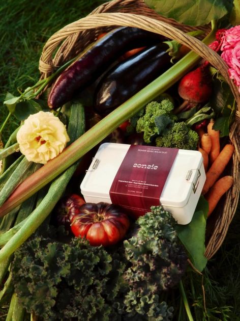 Sonsie Pamele Anderson lansirao novi basic balm koji miriše na praznike