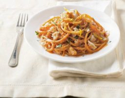 Špagete bez glutena sa tunjevinom, tikvicama i Barilla sosem Napoletana