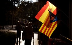 
					Španija povlači višak policajaca iz Katalonije 
					
									