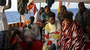 Španija spremna da prihvati deo migranata sa humanitarnog broda