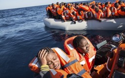 
					Španska mornarica spasila 54 migranata kod Gibraltarskog moreuza 
					
									