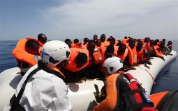 
					Španski brod spasio 391 migranta na Sredozemnom moru 
					
									