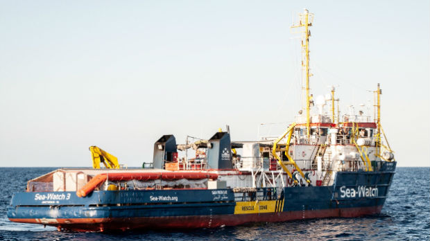 Spasilački brod sa migrantima moli za bezbednu luku