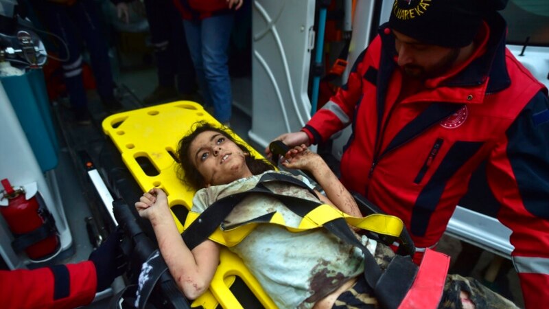 Broj žrtava zemljotresa porastao na više od 33.000, Turska hapsi građevinare