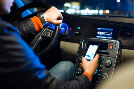 Specijalne kamere će otkrivati vozače koji koriste mobilne telefone za vreme vožnje