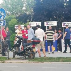 Spektakularni protest Đilasa, Obradovića i Jeremića: U Novom Sadu skupili 15 ljudi (FOTO)