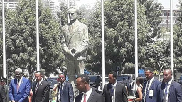 Spomenik Hajle Selasiju u sedištu Afričke unije