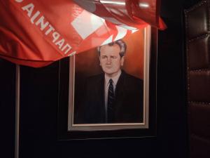Spomenik Miloševiću u Nišu - (neuspeli) adut u kampanji i nekritički kontinuitet devedesetih