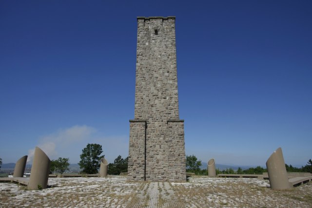 Spomenik na Gazimestanu, rušen i obnavljan, odolevaće i dalje vekovima