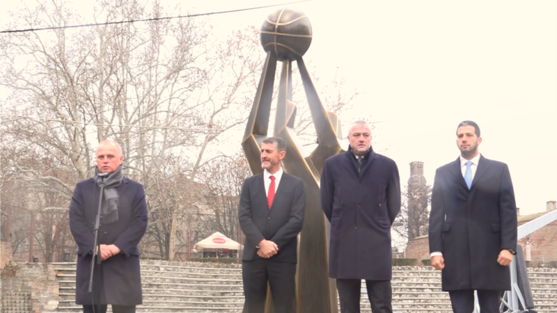 Spomenik utemeljivačima košarke na Kalemegdanu 