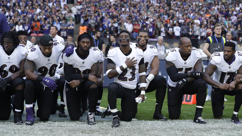 Sportisti širom SAD kleče u znak protesta protiv Trampa
