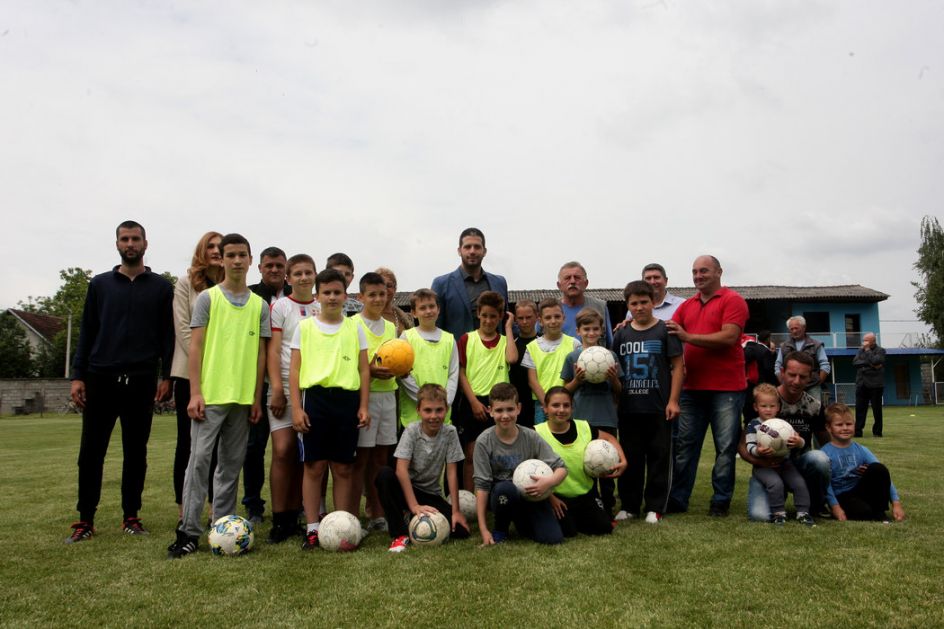 Sportska oprema fudbalskim klubovima iz okoline Šida