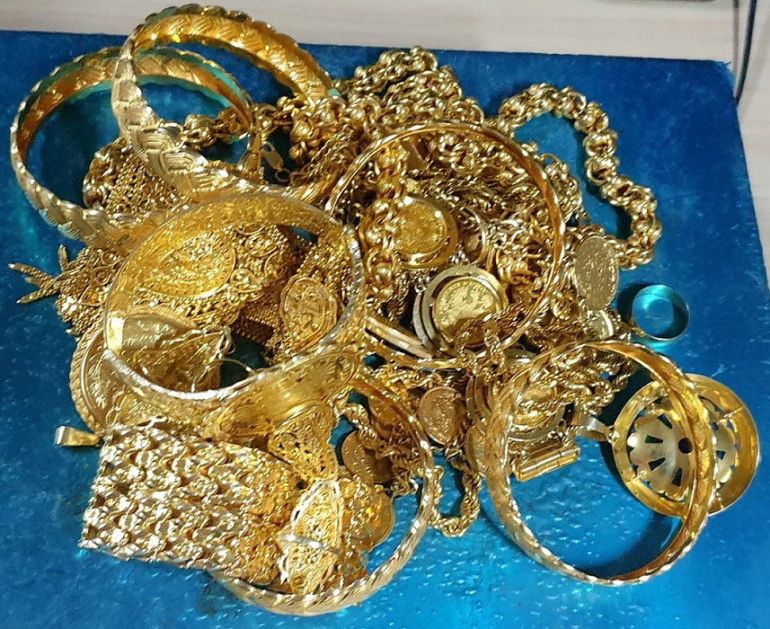 Sprečen šverc 600 grama zlatnog nakita