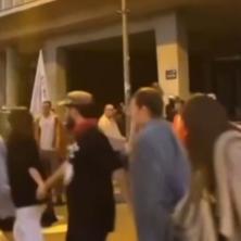 Sramota: Blokaderi od sinoć blokiraju centar Novog Sada i igraju kolo (VIDEO)