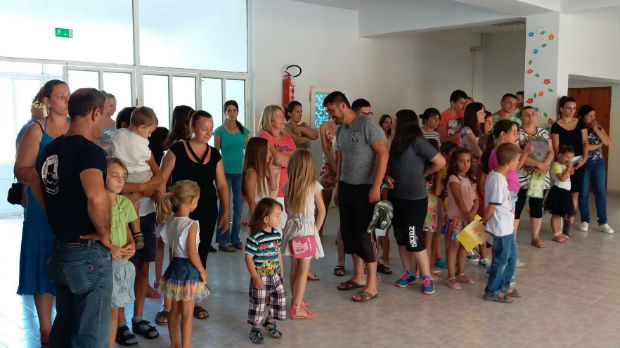 Srbi iz Francuske uručili novčanu pomoć deci sa KiM