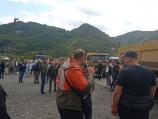 Srbi sa Kosova i Metohije blokirali prelaze Brnjak i Jarinje, kosovske vlasti skidaju srpske tablice sa automobila