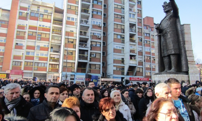 Srbi u Kosovskoj Mitrovici na ulicama, policija postavlja kamere