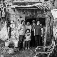 Srbija, 21. vek, kako je ovo moguće?! Petočlana porodica Čuturilov živi u pećini: Neki put i gladni legnemo (VIDEO)