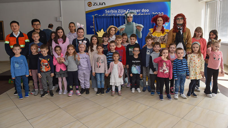 Srbija Ziđin Koper organizovala kreativnu radionicu i predstavu za decu povodom Uskrsa