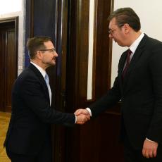 Srbija aktivno doprinosi stabilnosti i bezbednosti: Predsednik Vučić se sastao sa generalnim sekretarom OEBS-a (FOTO)