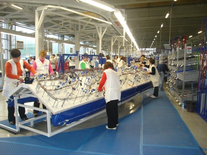 Srbija centar: „Otpuštanjem radnika u Nišu vlast ucenjuje biračko telo“