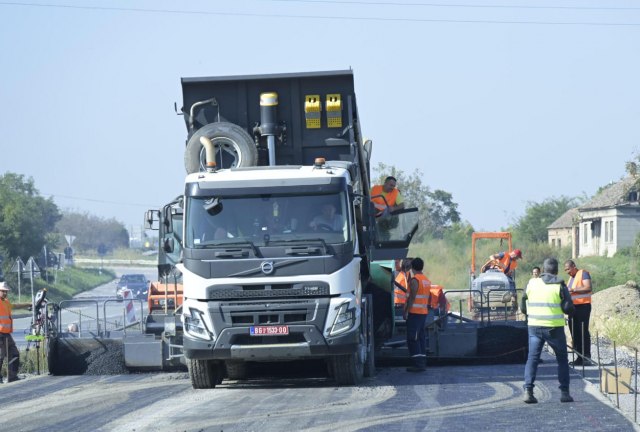 Srbija dobija brzu saobraćajnicu: Počelo asfaltiranje Dunavskog koridora